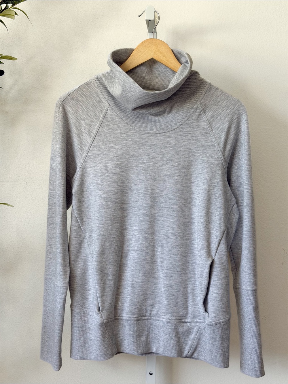 Lululemon High Lines Funnel Neck Pullover Grey Sz 6